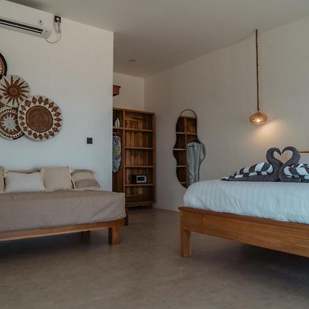 Sunscape Villa - Beachfront And Private Pool Gili Air Bagian luar foto