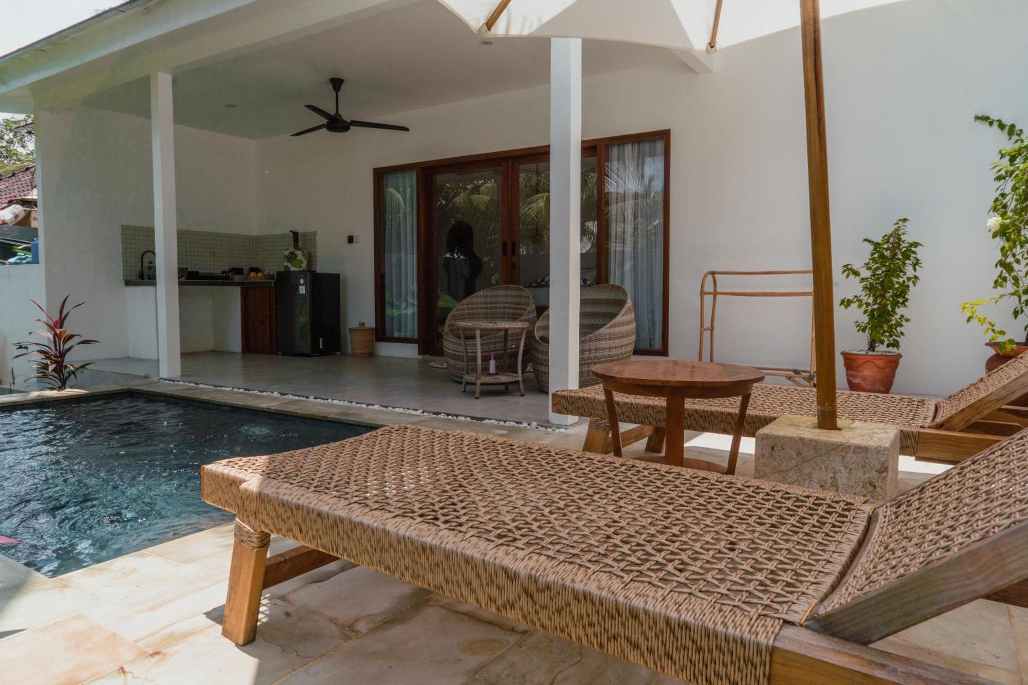 Sunscape Villa - Beachfront And Private Pool Gili Air Bagian luar foto